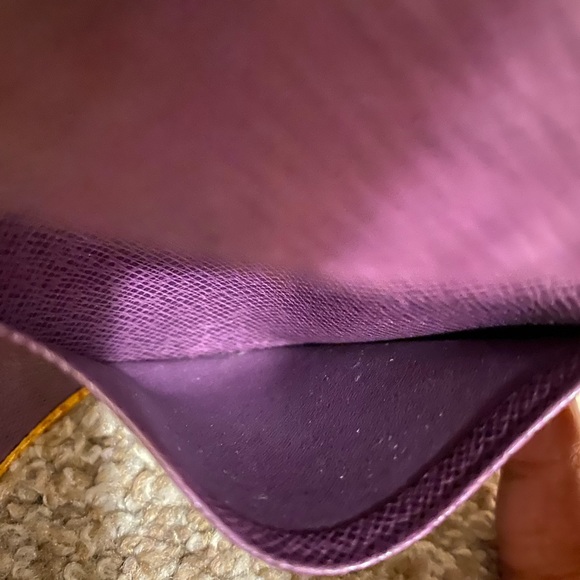 Louis Vuitton epi-card holder - Picture 9 of 12